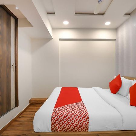 Oyo Hotel Shree Niwas Ahmedabad Extérieur photo