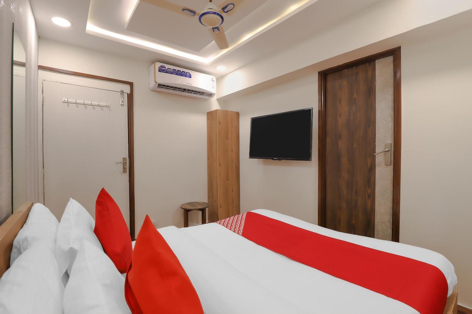 Oyo Hotel Shree Niwas Ahmedabad Extérieur photo