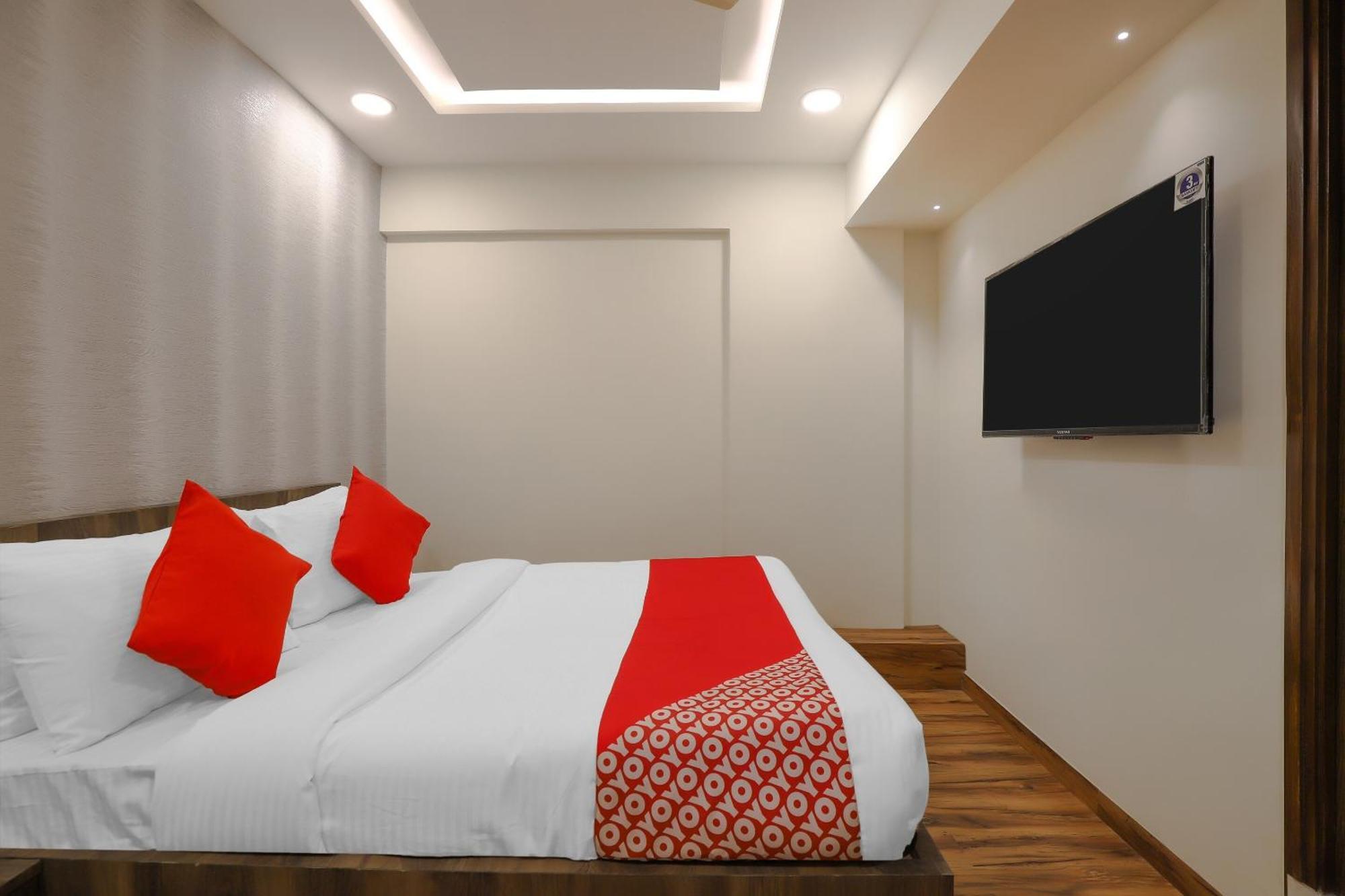 Oyo Hotel Shree Niwas Ahmedabad Extérieur photo