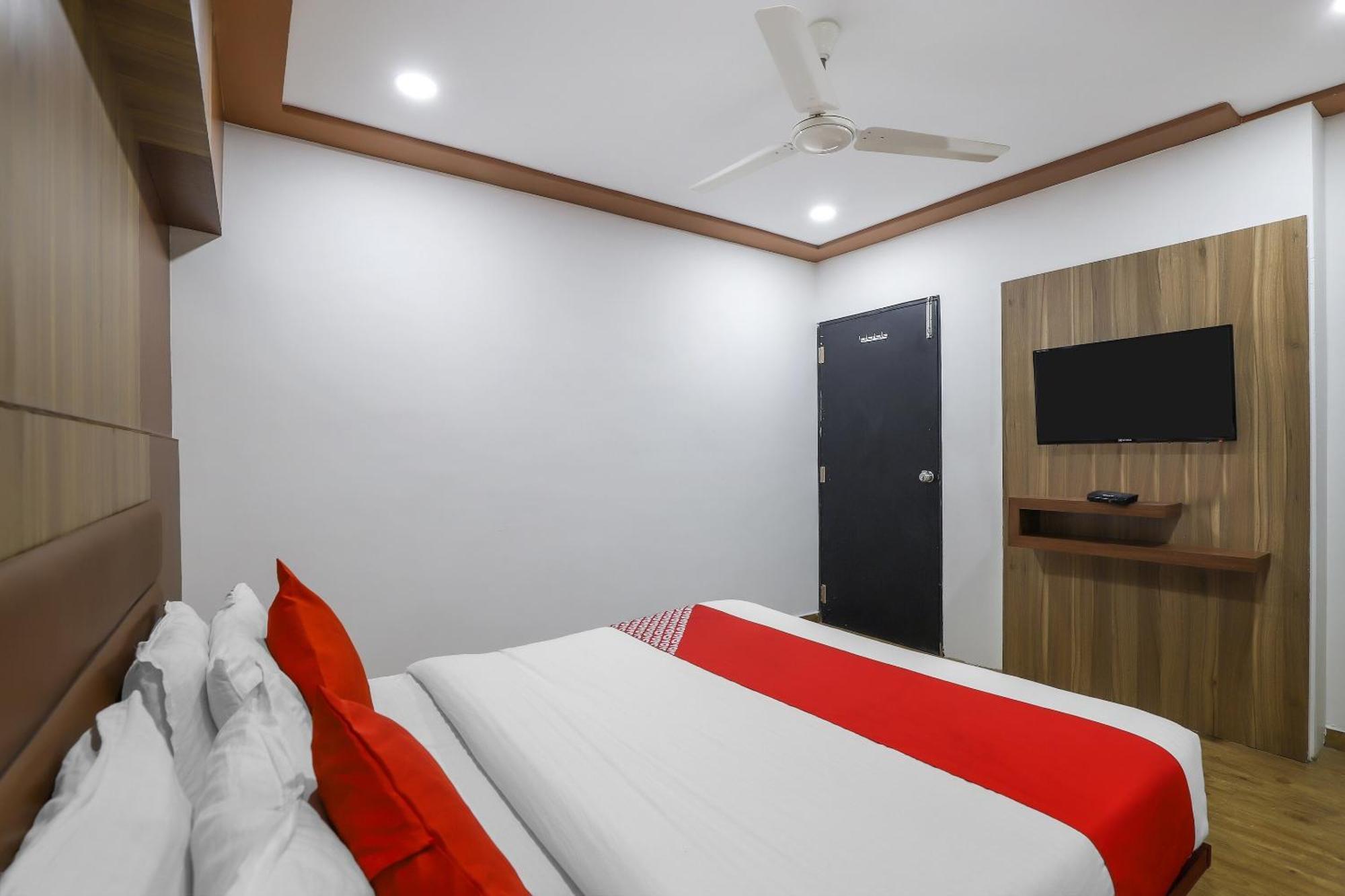 Oyo Hotel Shree Niwas Ahmedabad Extérieur photo