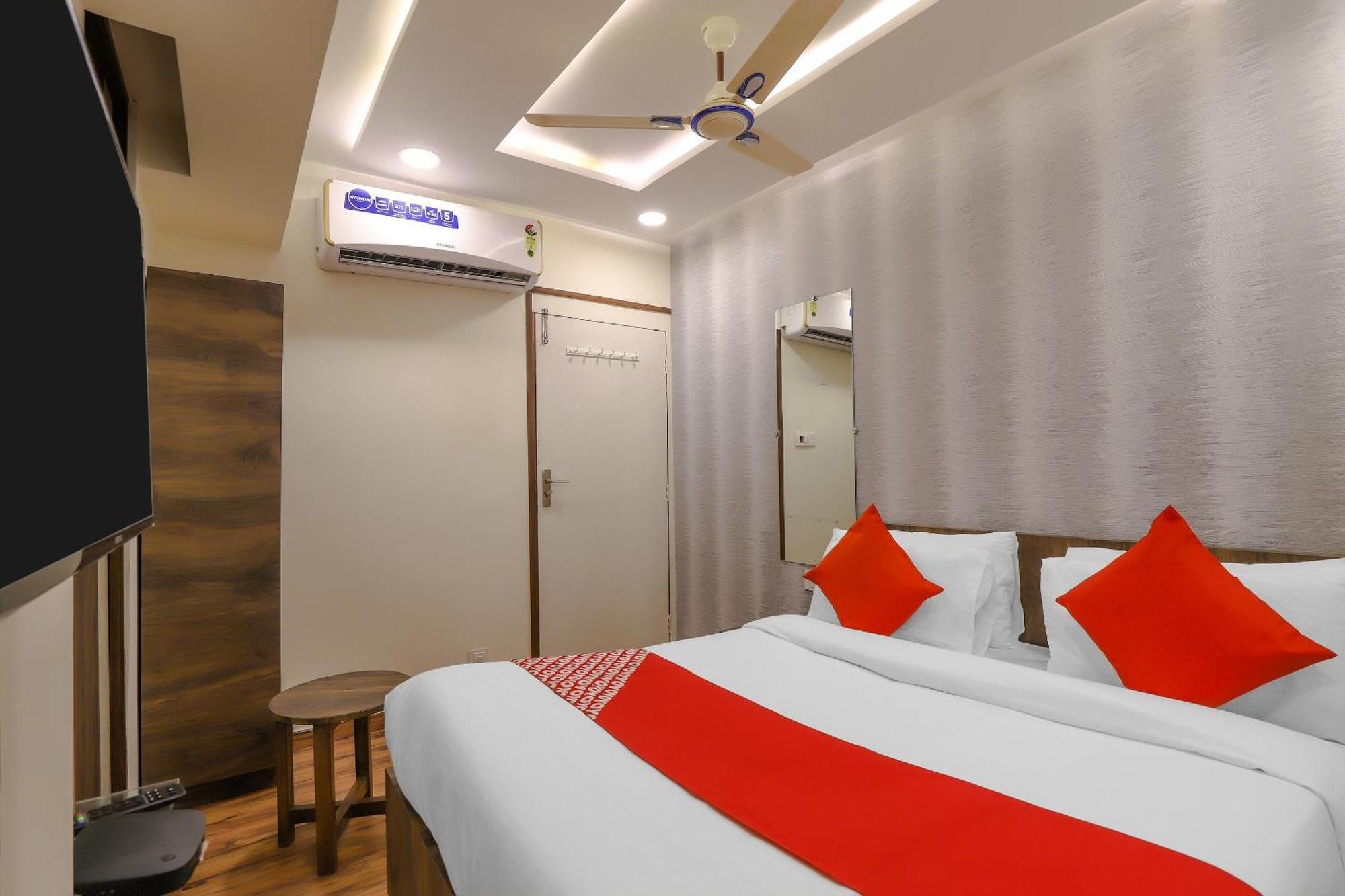 Oyo Hotel Shree Niwas Ahmedabad Extérieur photo