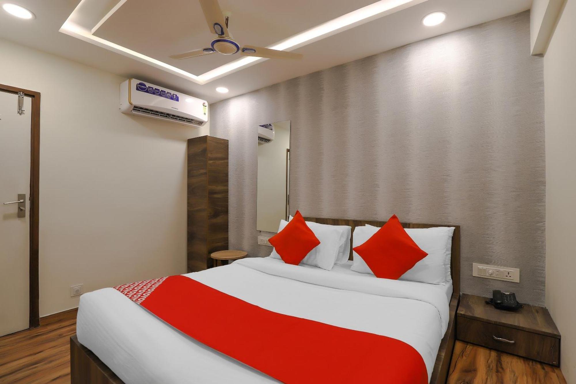 Oyo Hotel Shree Niwas Ahmedabad Extérieur photo