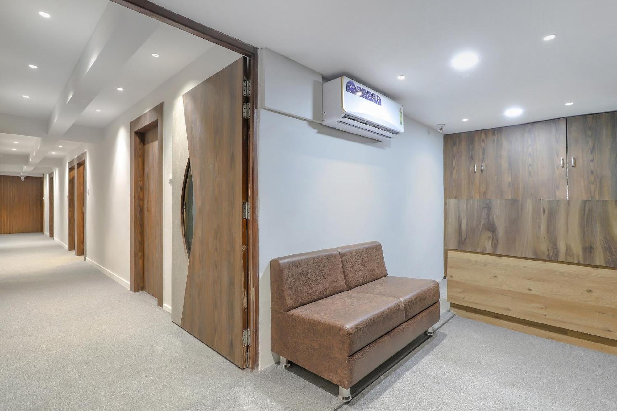 Oyo Hotel Shree Niwas Ahmedabad Extérieur photo