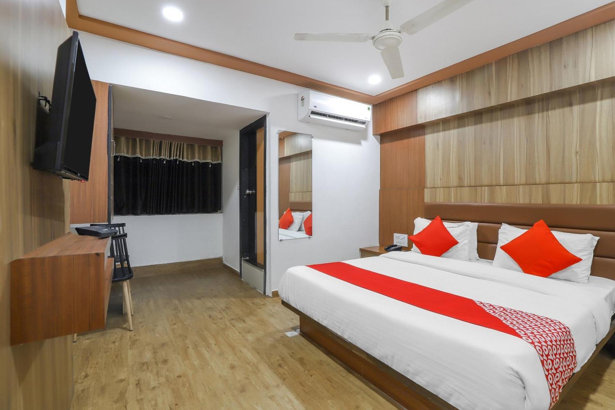 Oyo Hotel Shree Niwas Ahmedabad Extérieur photo